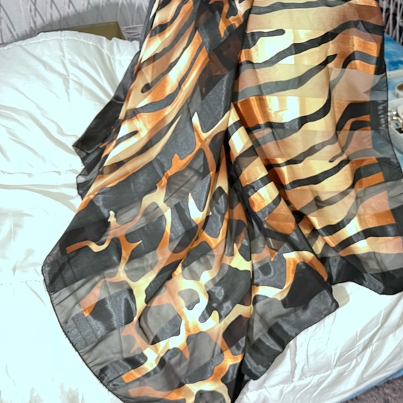 Elaine Animal print scarve - Picture 2 of 10